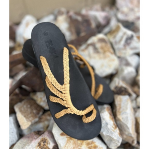 Plaka Women’s Sz. 10, Mustard & Black Classic‎ Sandals, Great Pair